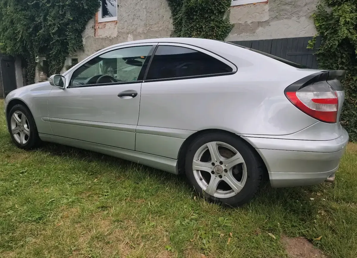 Gebraucht Mercedes C220 150 PS (110 kW) 2005 Silber Coupé