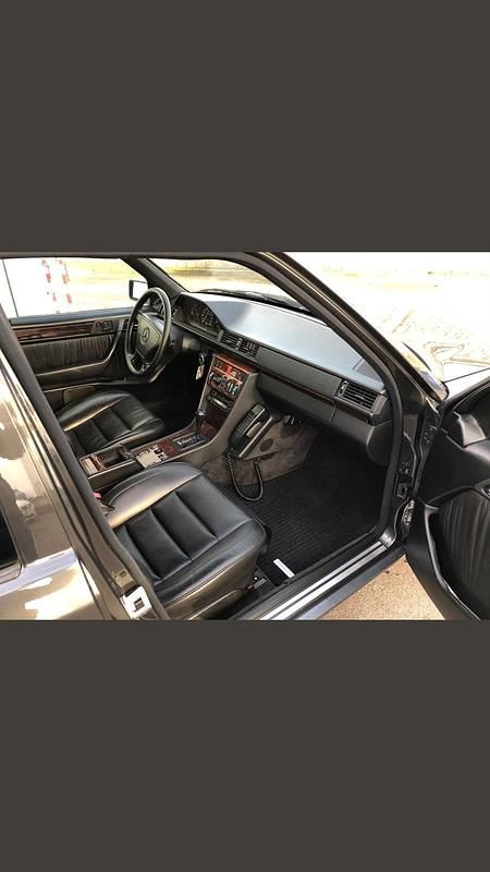 Gebraucht Mercedes E420 279 PS (205 kW) 1995 Schwarz Limousine