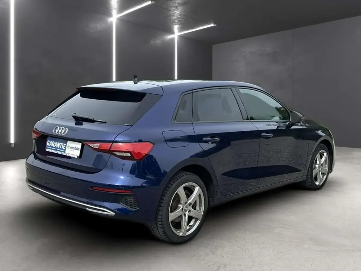 Gebraucht Audi A3 Advanced Plus 116 PS (85 kW) 2022 Navarrablau metallic Limousine