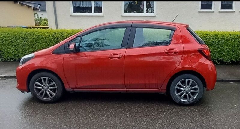 Rot Gebraucht 2016 Toyota Yaris Edition-S Limousine | 8.500 € (Fairer Preis) - Bild 1/4