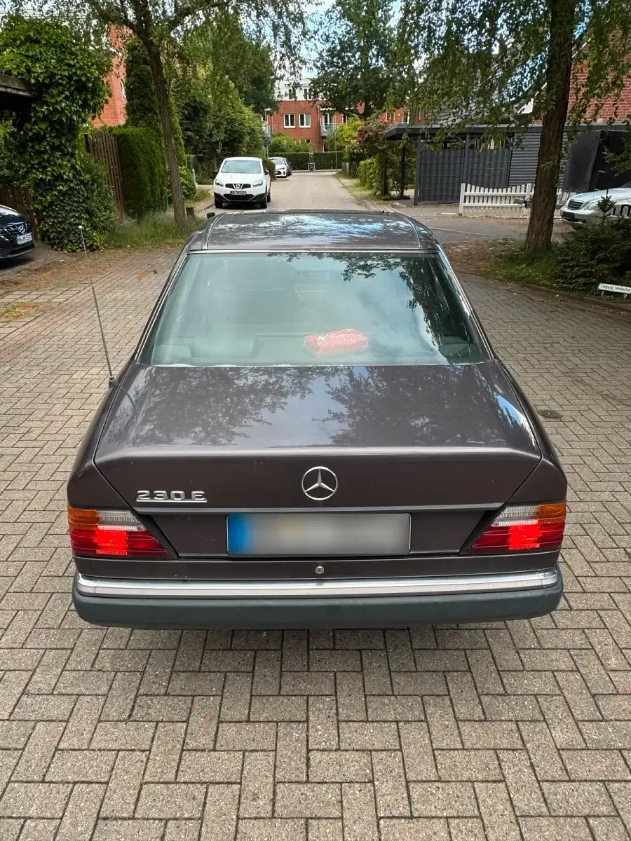 Gebraucht Mercedes E230 132 PS (97 kW) 1992 Braun Limousine