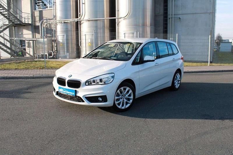 Mineralweiss Gebraucht 2016 BMW 220 Advantage Van / Kleinbus | 12.900 € (Fairer Preis) - Bild 1/4