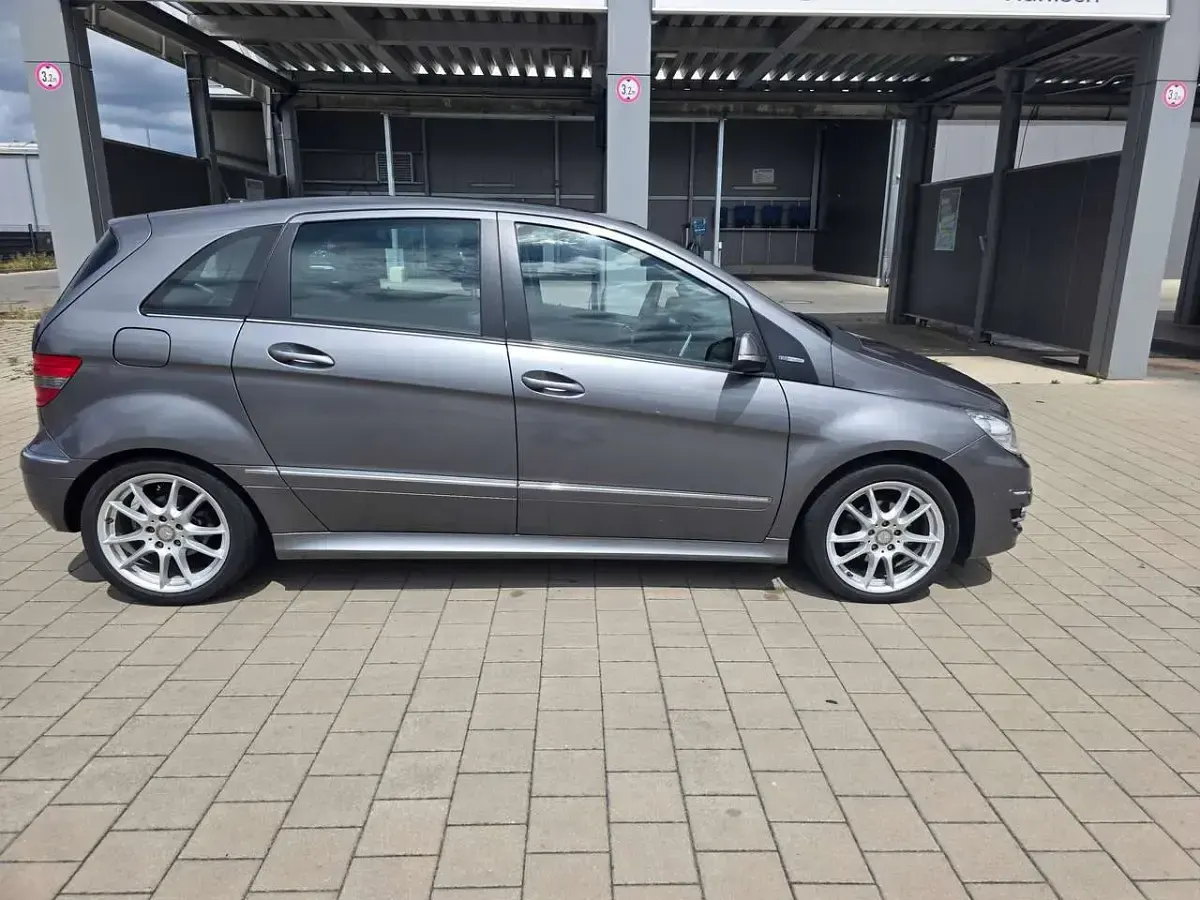 Gebraucht Mercedes B180 116 PS (85 kW) 2009 Mountaingrau  met. Van / Kleinbus