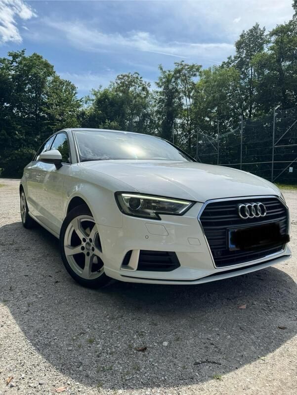 Weiß Gebraucht 2018 Audi A3 Sport Limousine | 16.000 € (Fairer Preis) - Bild 1/4