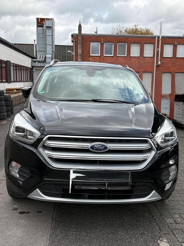 Gebraucht Ford Kuga 120 PS (88 kW) 2018 Schwarz SUV