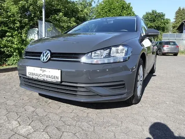 Gebraucht VW Golf VII Trendline 110 PS (80 kW) 2018 Uranograu Kombi