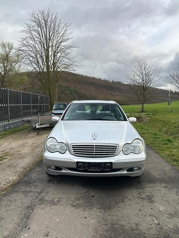 Gebraucht Mercedes C200 163 PS (119 kW) 2003 Silber Limousine