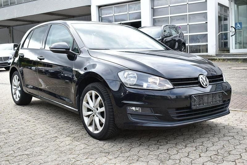 Schwarz Gebraucht 2015 VW Golf VII Cup Limousine | 8.900 € (Guter Preis) - Bild 1/4