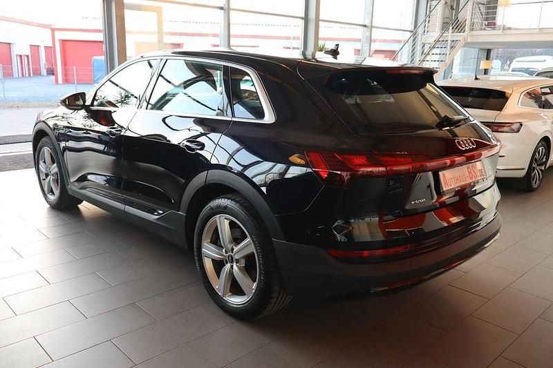 Gebraucht Audi e-tron 300 kW (408 PS) 2022 Schwarz SUV