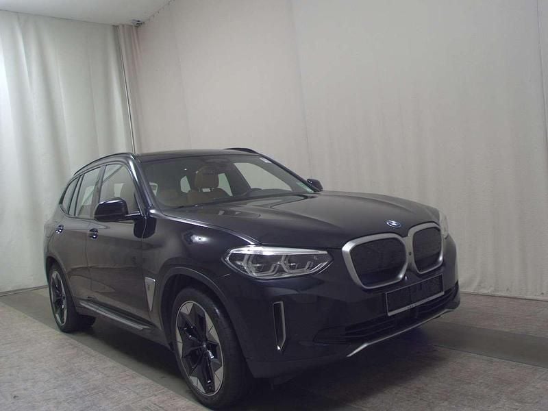 Gebraucht BMW iX3 Impressive 210 kW (286 PS) 2021 Carbonschwarz metallic SUV
