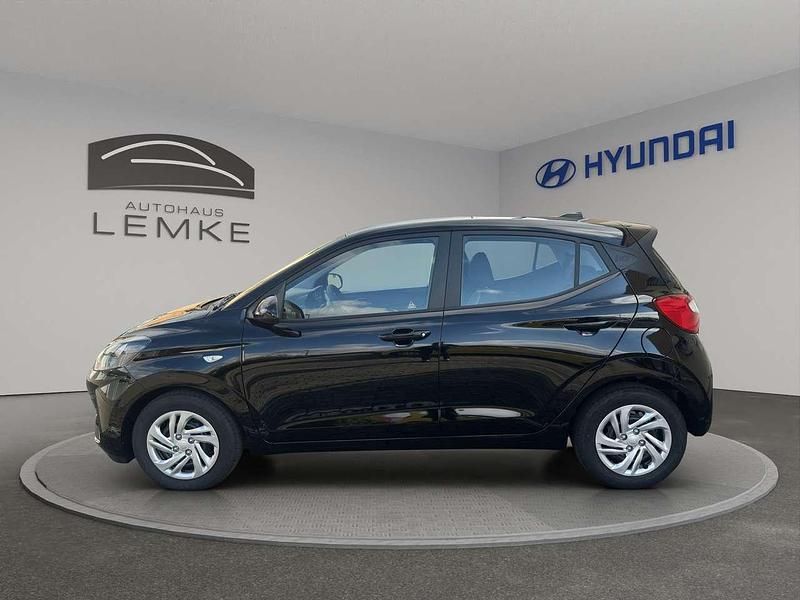 Neu Hyundai i10 Select 63 PS (46 kW) 2025 Phantom black metallic Kleinwagen