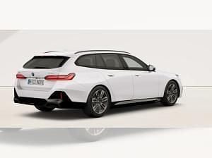 Neu BMW 530e 299 PS (219 kW) 2026 Weiß (alpinweiß uni) Kombi