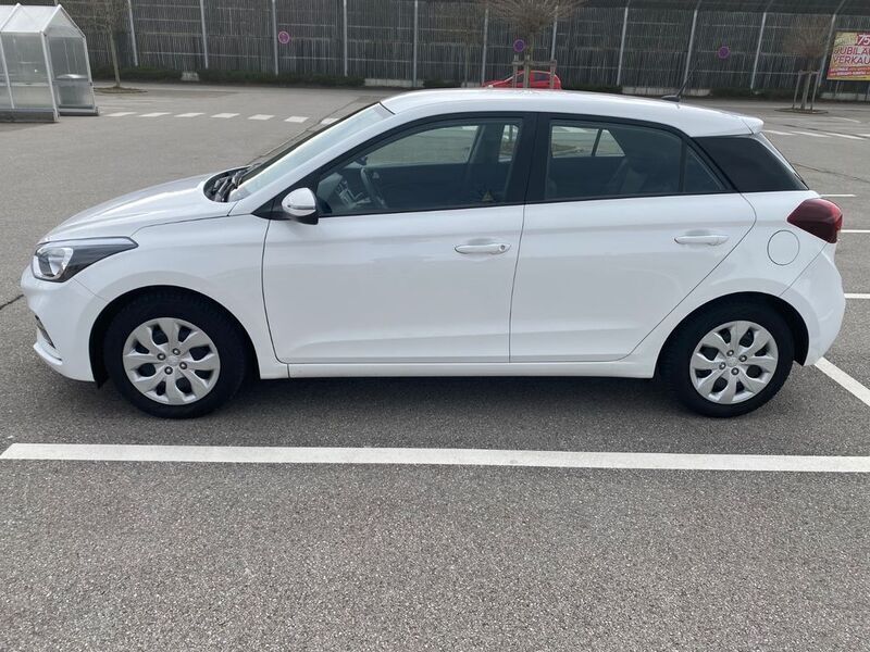 Weiß Gebraucht 2019 Hyundai i20 Style Kleinwagen | 8.950 € - Bild 1/4