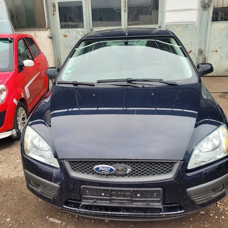 Blau Gebraucht 2007 Ford Focus Ambiente Limousine | 2.500 € (Guter Preis) - Bild 1/4
