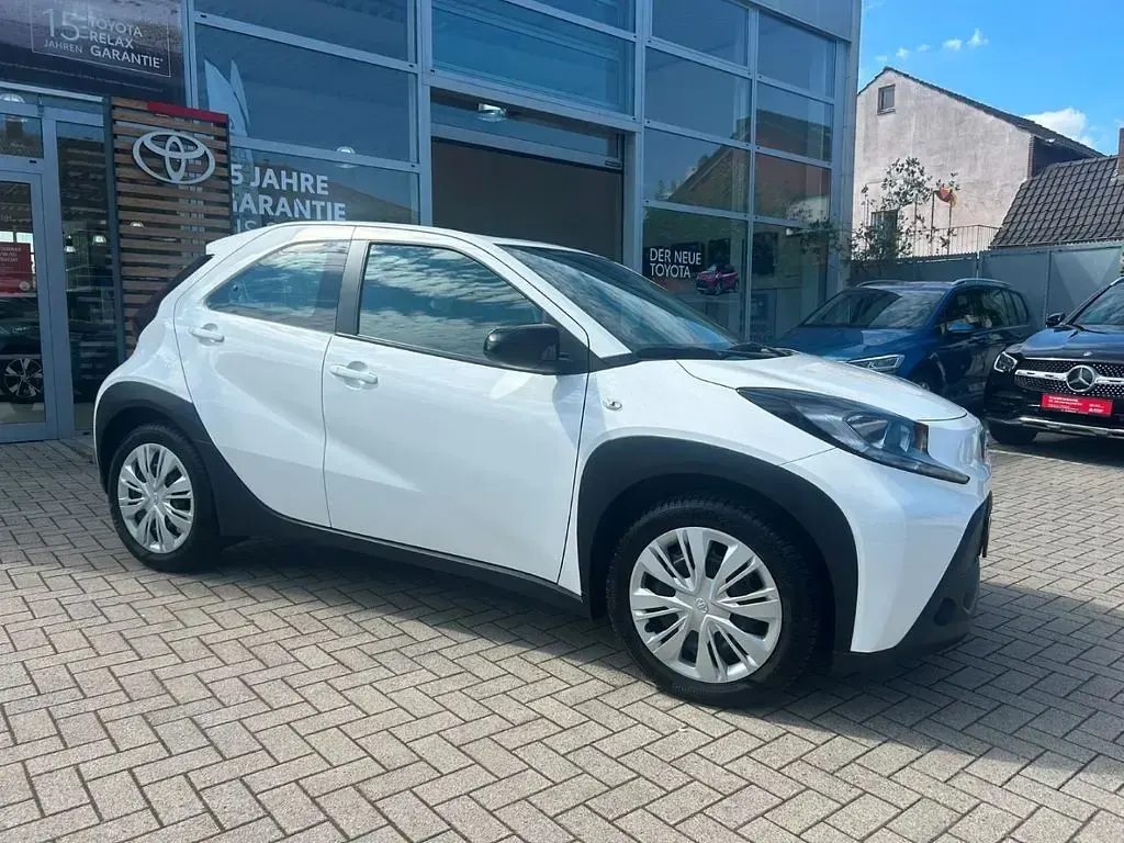 Gebraucht Toyota Aygo X X-play 72 PS (52 kW) 2023 Weiss SUV