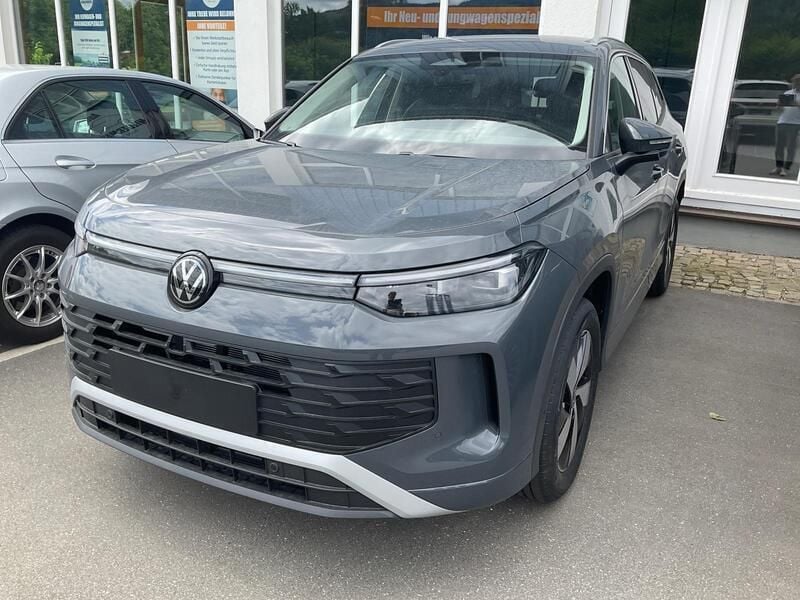 Delfin grau metallic Neu 2025 VW Tayron Pro SUV | 45.445 € (Superpreis) - Bild 1/3