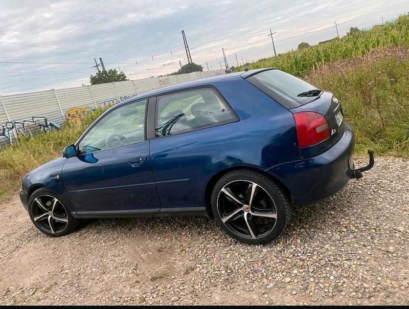 Blau Gebraucht 1998 Audi A3 Kleinwagen | 1.000 € (Fairer Preis) - Bild 1/3
