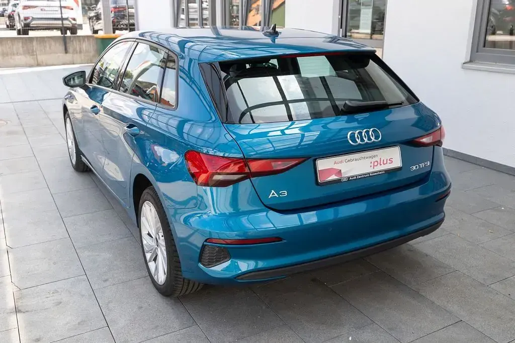 Gebraucht Audi A3 110 PS (80 kW) 2023 Atollblau metallic Limousine