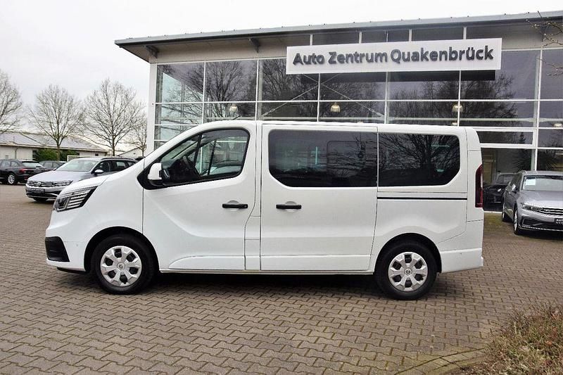 Gebraucht Renault Trafic Life 150 PS (110 kW) 2023 Weiß Van / Kleinbus