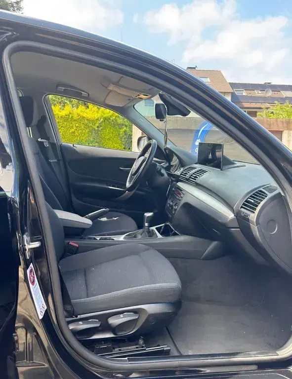 Gebraucht BMW 118 143 PS (105 kW) 2011 Schwarz Kleinwagen