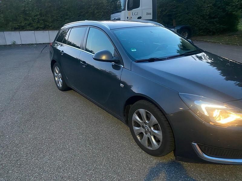 Grau Gebraucht 2016 Opel Insignia Kombi | 5.000 € (Fairer Preis) - Bild 1/4