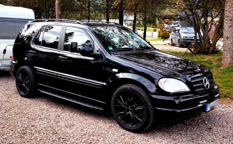 Gebraucht Mercedes ML320 218 PS (160 kW) 1998 Schwarz SUV