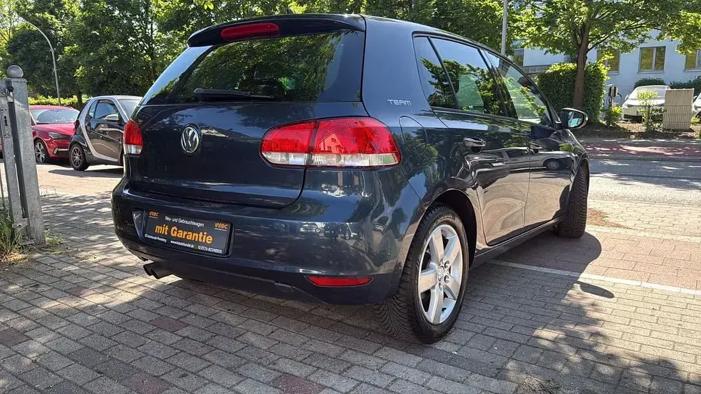 Gebraucht VW Golf VI Team 122 PS (89 kW) 2011 Blau Kleinwagen