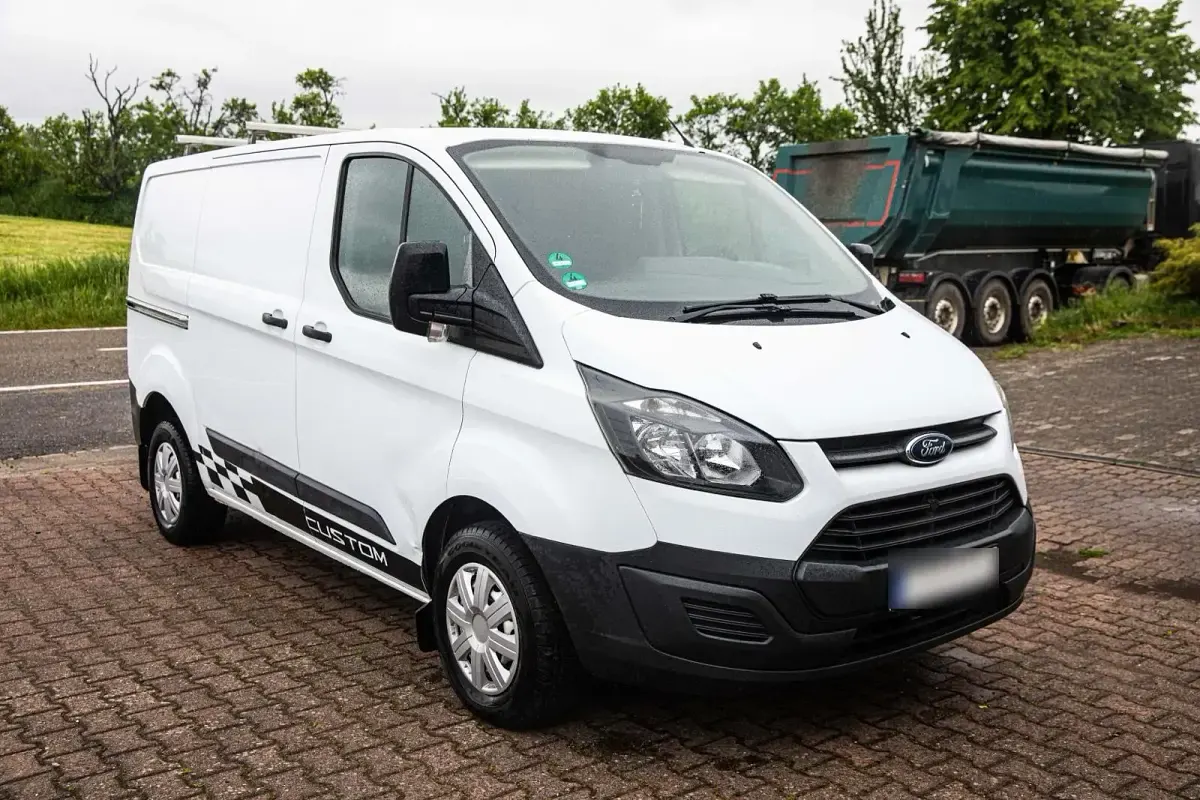 Käytetty Ford Transit Custom 101 HP (74 kW) 2013 Valkoinen Tila-auto