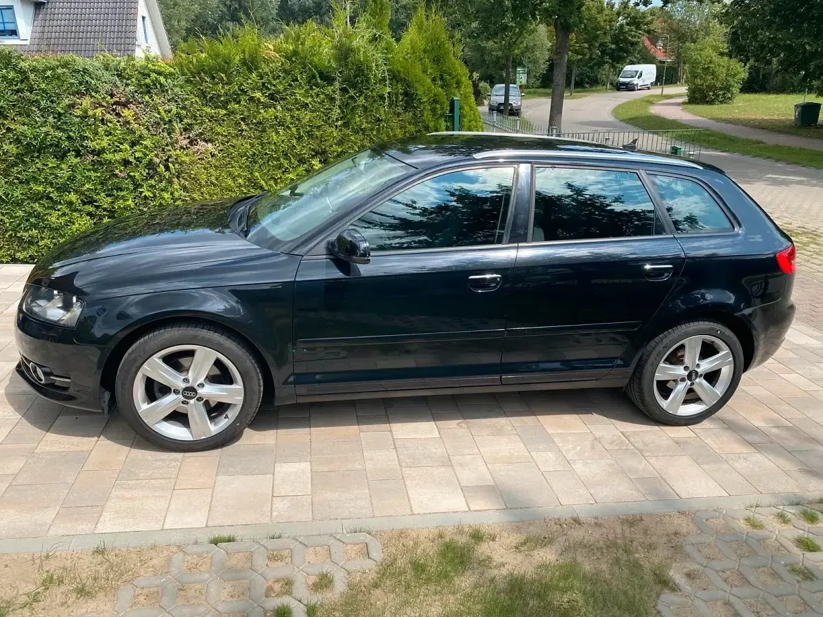Gebraucht Audi A3 Sportback 125 PS (91 kW) 2011 Schwarz Kleinwagen