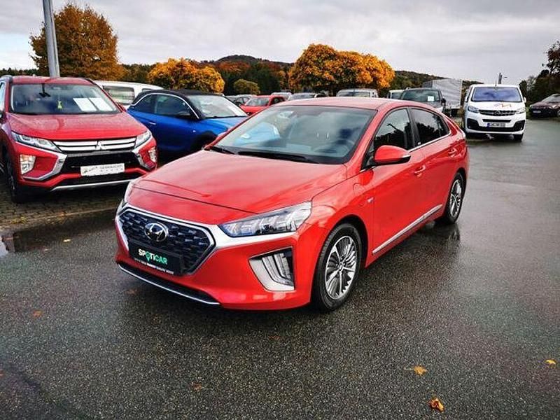 Gebraucht Hyundai Ioniq Style 141 PS (103 kW) 2020 Fiery red / met Kleinwagen