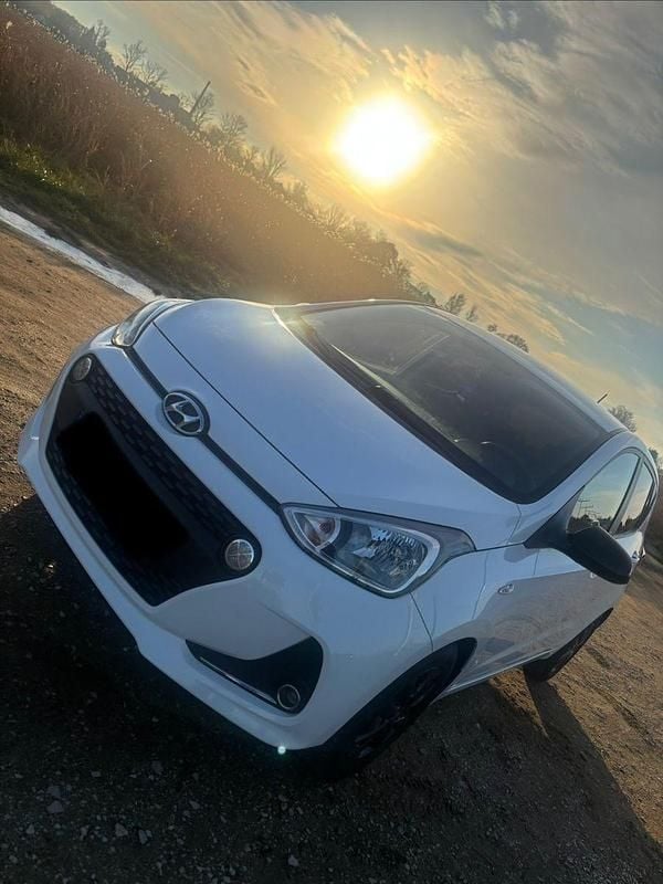 Weiß Gebraucht 2019 Hyundai i10 YES! Kleinwagen | 8.000 € (Guter Preis) - Bild 1/4