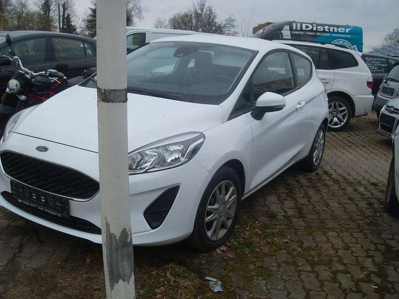 Gebraucht Ford Fiesta Trend 71 PS (52 kW) 2018 Weiß Kleinwagen