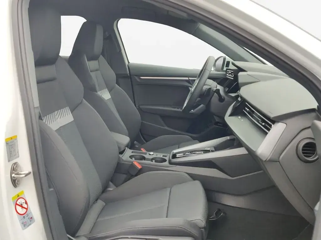 Gebraucht Audi A3 Advanced Plus 204 PS (150 kW) 2025 Gletscherweiß metallic Limousine