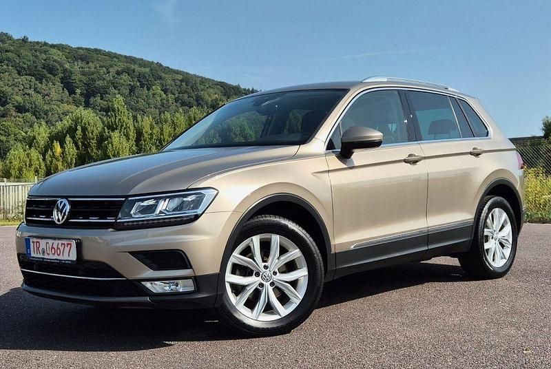 Beige Gebraucht 2017 VW Tiguan Highline SUV | 22.470 € (Fairer Preis) - Bild 1/4