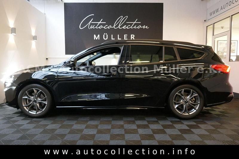 Gebraucht Ford Focus ST-Line 147 PS (108 kW) 2022 Schwarz Kombi