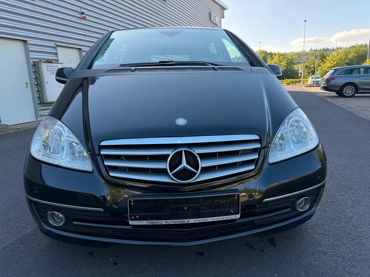 Gebraucht Mercedes A180 Elegance 116 PS (85 kW) 2011 Schwarz Kleinwagen