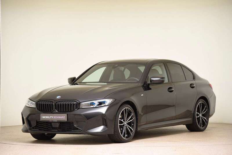 Black sapphire metallic Gebraucht 2023 BMW 320 M Sport Limousine | 40.640 € (Guter Preis) - Bild 1/4