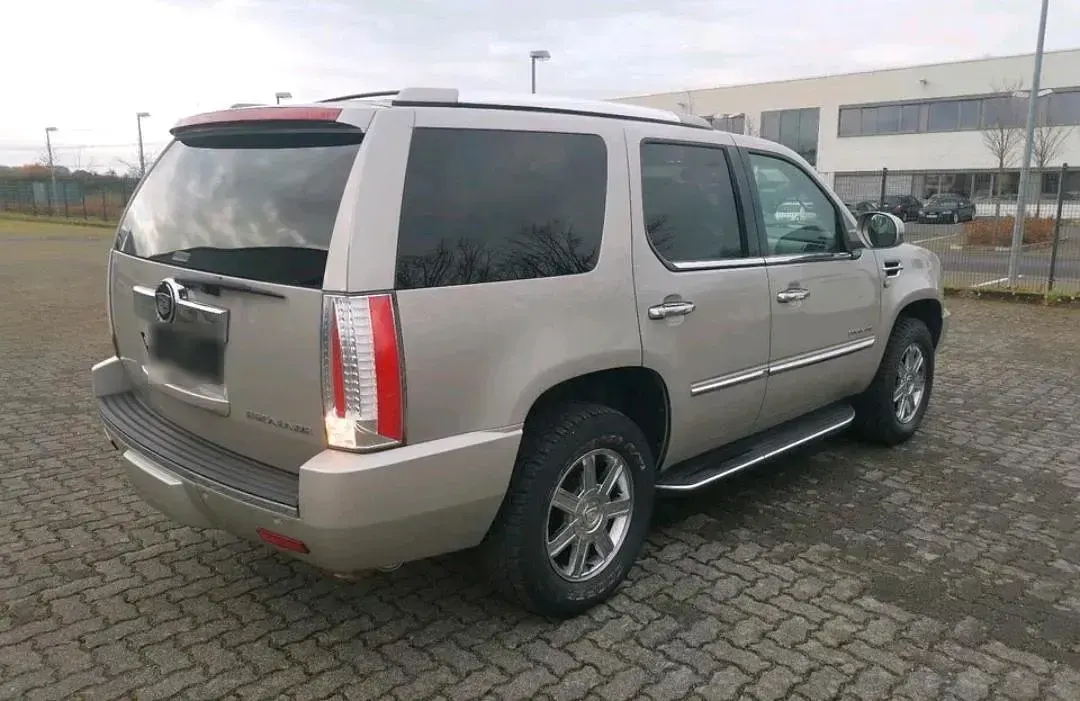 Gebraucht Cadillac Escalade 409 PS (300 kW) 2010 Grau SUV