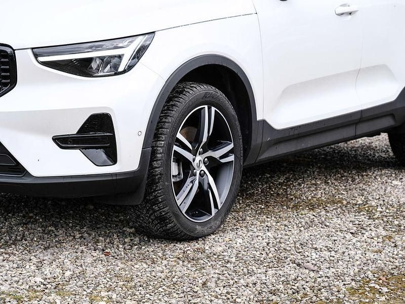 Gebraucht Volvo XC40 Plus 197 PS (144 kW) 2025 Crystal white / metallic SUV