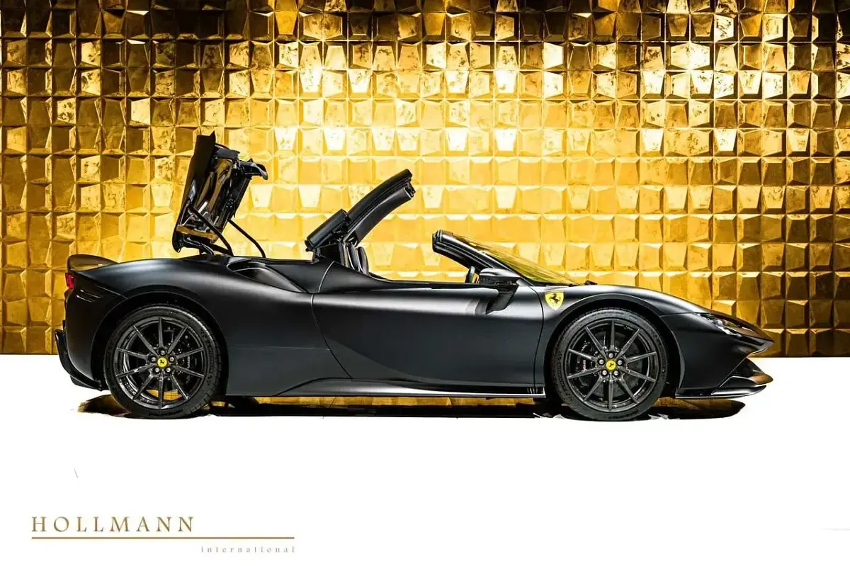 Neu Ferrari SF90 999 PS (734 kW) 2026 Nero matt Cabrio