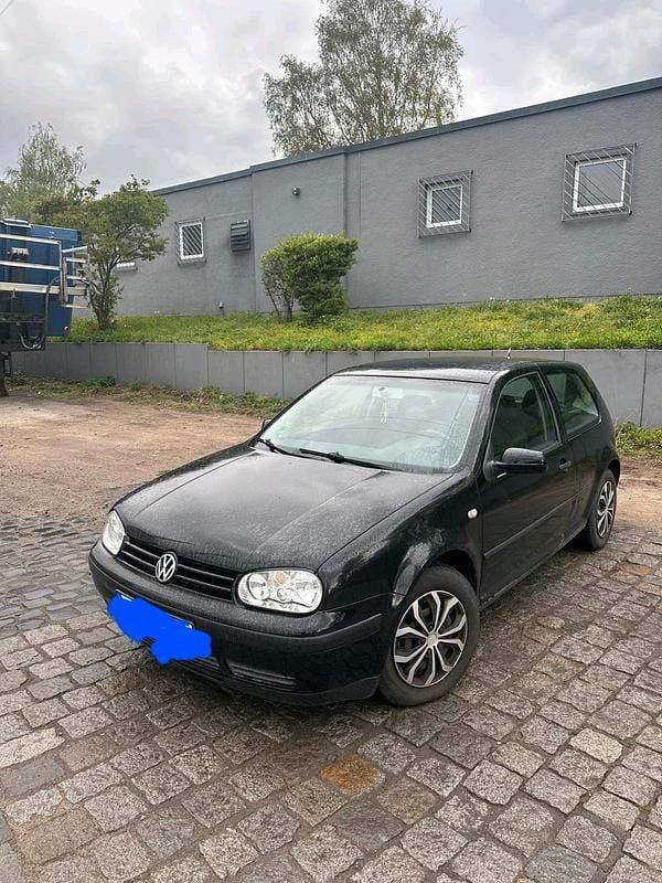 Second-hand VW Golf IV 110 CP (80 kW) 2002 Negru Hatchback