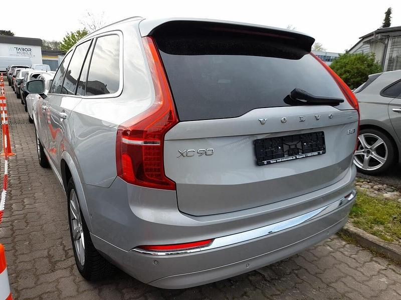 Gebraucht Volvo XC90 Ultimate 235 PS (172 kW) 2023 Silber SUV