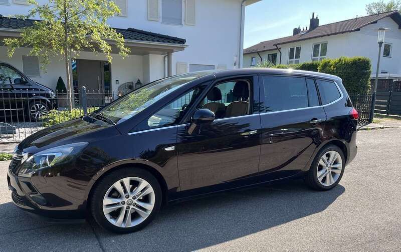 Braun Gebraucht 2012 Opel Zafira Tourer Innovation Van / Kleinbus | 7.900 € (Fairer Preis) - Bild 1/4