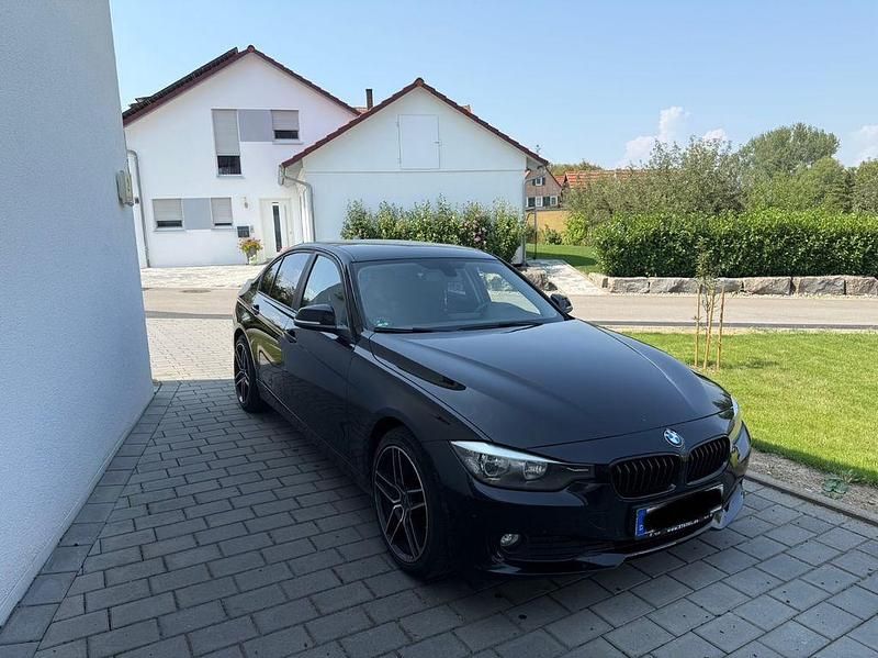 Schwarz Gebraucht 2013 BMW 318 Limousine | 6.900 € (Fairer Preis) - Bild 1/4
