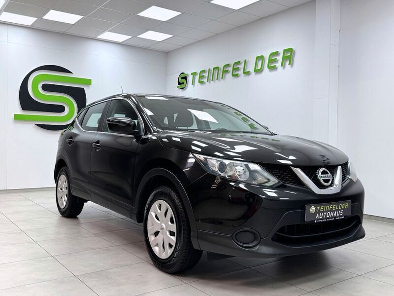 Schwarz Gebraucht 2015 Nissan Qashqai Visia SUV | 12.490 € (Teuer) - Bild 1/4