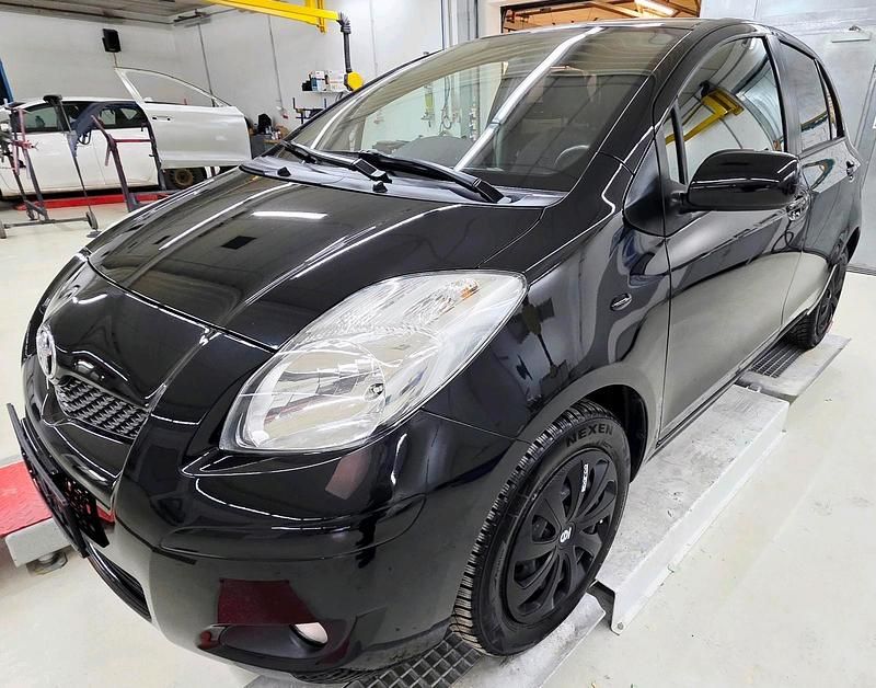 Schwarz Gebraucht 2011 Toyota Yaris Executive Kleinwagen | 5.500 € (Fairer Preis) - Bild 1/4