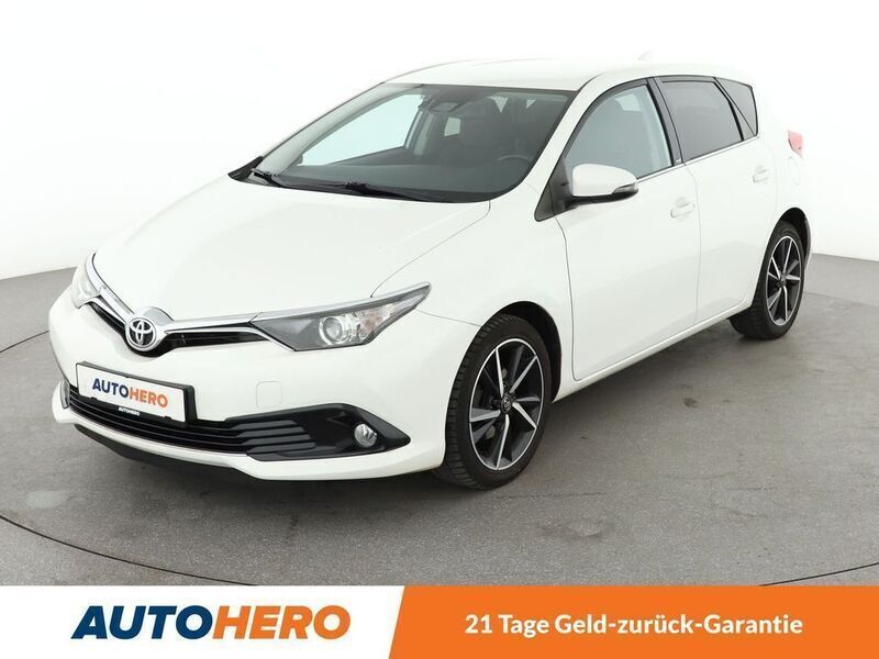Weiß Gebraucht 2017 Toyota Auris Edition-S Limousine | 13.230 € (Etwas zu teuer) - Bild 1/3