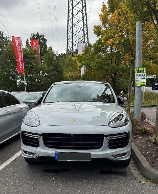 Violett Gebraucht 2017 Porsche Cayenne GTS SUV | 39.999 € (Fairer Preis) - Bild 1/4