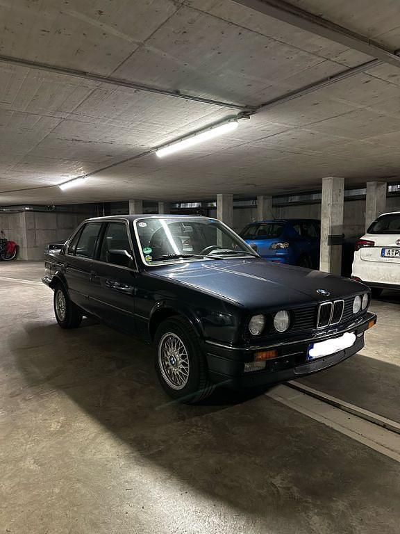 Gebraucht BMW 325 122 PS (89 kW) 1986 Blau Limousine
