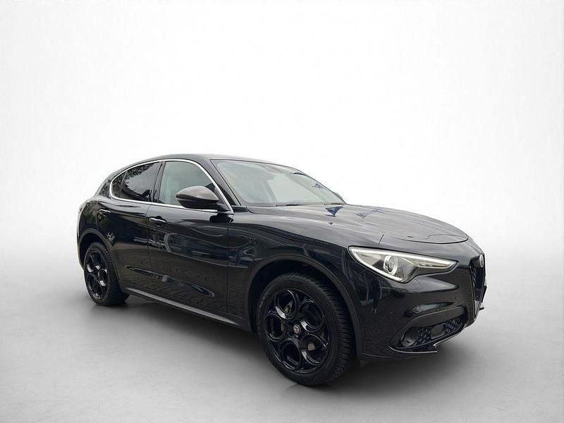 Gebraucht Alfa Romeo Stelvio Super 209 PS (153 kW) 2017 Schwarz SUV